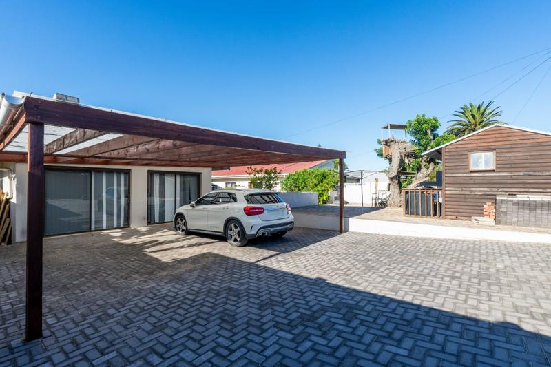 4 Bedroom Property for Sale in Linkside Western Cape